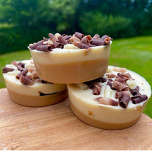 Load image into Gallery viewer, Caramel &amp; White Choc Oreos